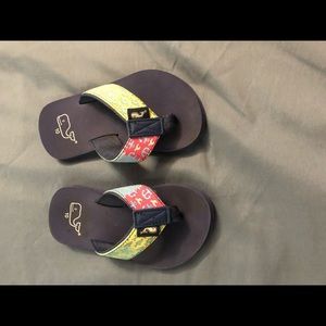 Vineyard vine flip flops